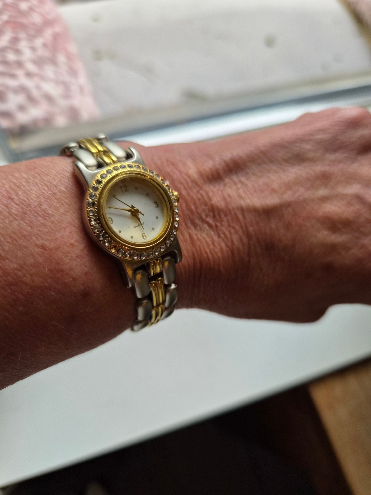 Stijlvol Dames Polshorloge met Strass - Goud/Zilver, Sieraden, Tassen en Uiterlijk, Horloges | Dames, Ophalen of Verzenden