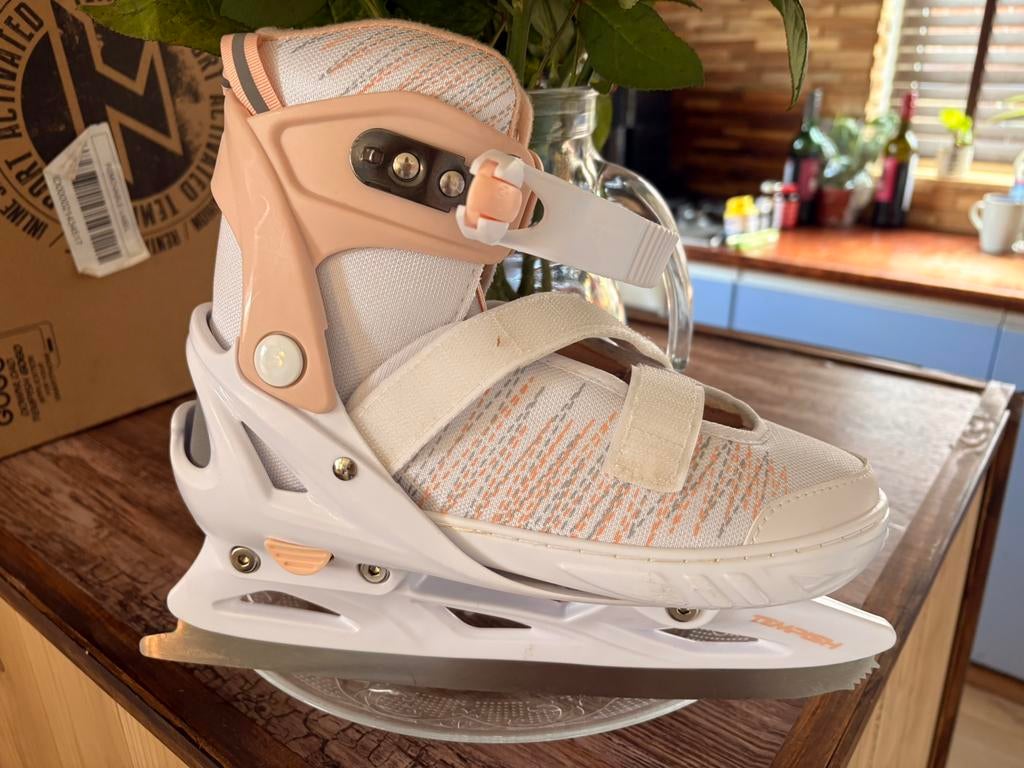Schaatsen meisje 37-40 als nieuw!, Sport en Fitness, Schaatsen, Ophalen of Verzenden, Zo goed als nieuw, IJshockeyschaatsen, Nijdam