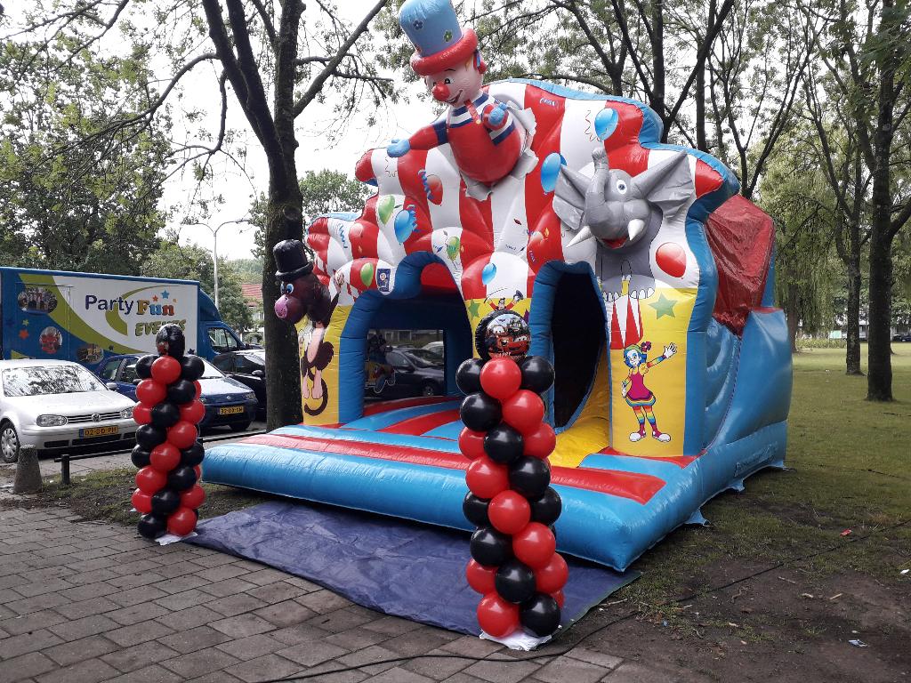 Mega springkussen Fun Circus met intern glijbaan, Ophalen, Zo goed als nieuw, Overige