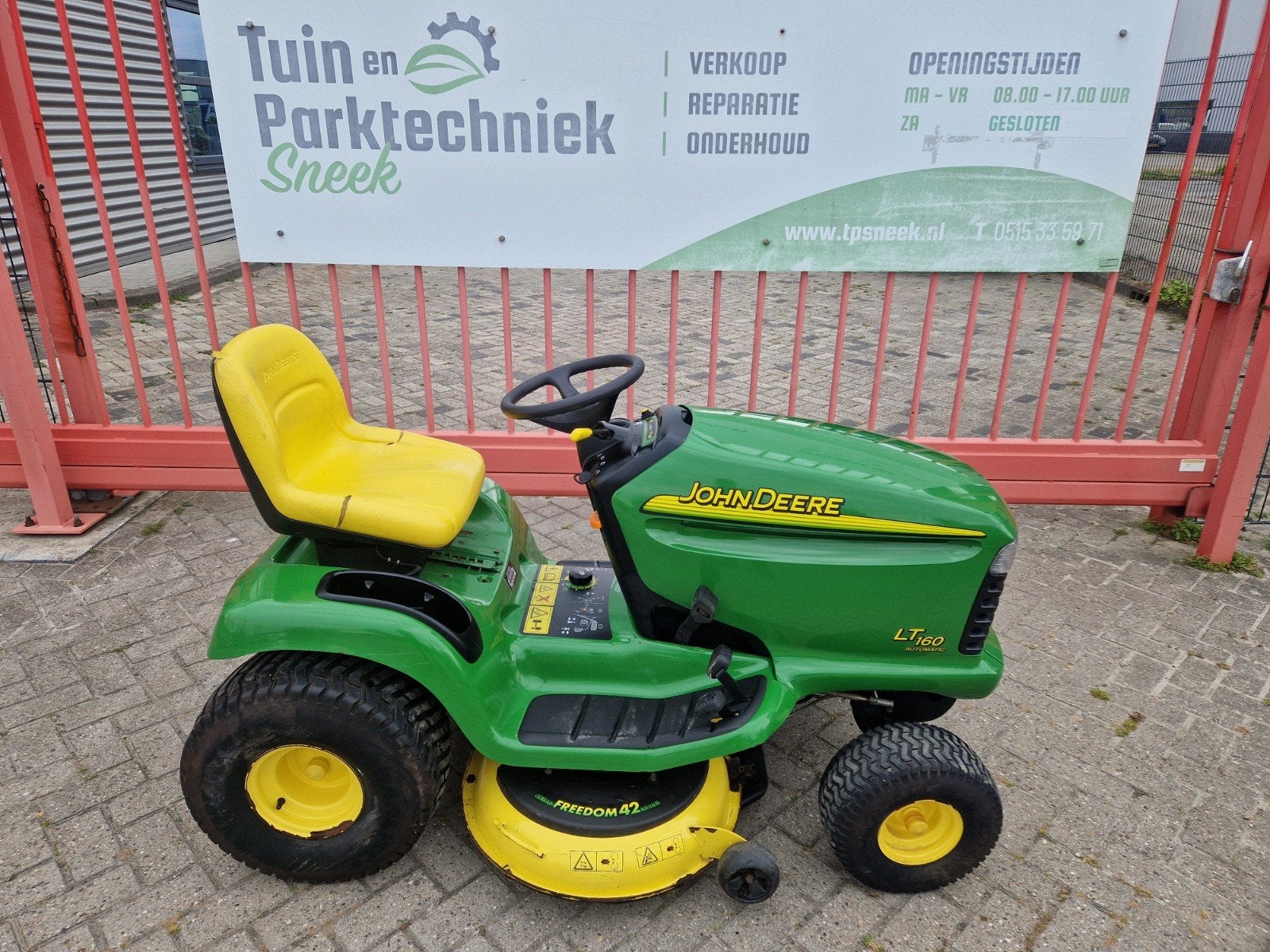 Tekoop: zeer nette John Deere LT160 zitmaaier, Gebruikt, Ophalen, John Deere, Mulchfunctie