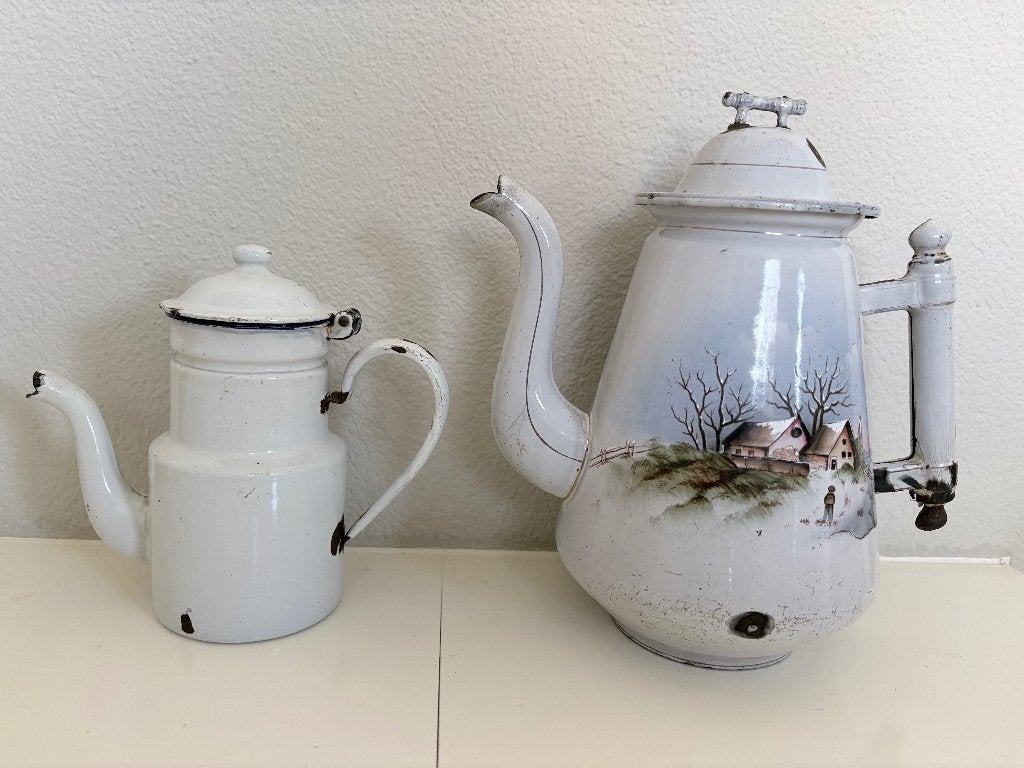 TWEE UNIEKE IJZEREN /EMAILLE OUDE KANNEN GROTE MET LANDSCHAP, Antiek en Kunst, Ophalen of Verzenden
