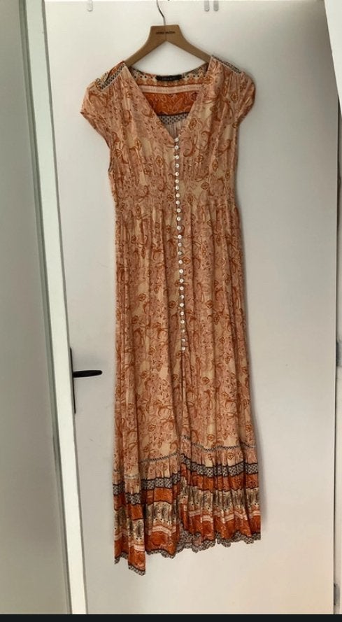 Mooie viscose kwaliteit lange zomerjurk peach zalm paisley L, Kleding | Dames, Ophalen of Verzenden, Zo goed als nieuw, Maat 38/40 (M)