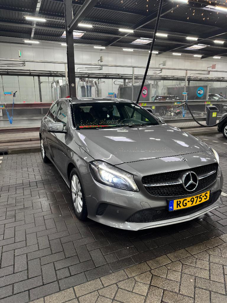 Mercedes-Benz A-Klasse 1.6 A160 AUT 2017 Grijs, Auto's, 4 cilinders, Leder en Stof, 19 km/l, Particulier