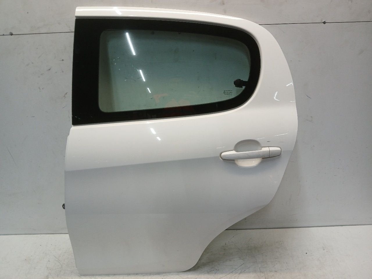 Portier links achter Peugeot 108, Onderdelen@venauto.nl, Van der Ven Autorecycling B.V., Gebruikt, Ettenseweg 76, 4706 PB Roosendaal, The Netherlands