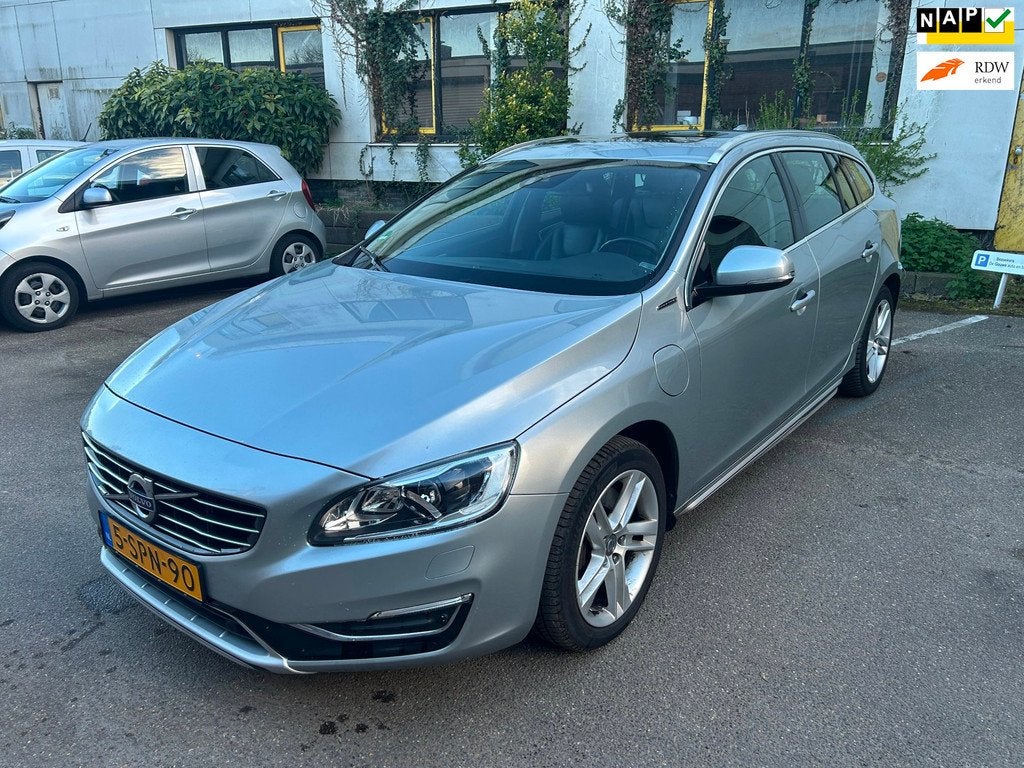 Volvo V60 2.4 D6 AWD Plug-In Hybrid Summum / Full options /, Auto's, Volvo, Automaat, Vierwielaandrijving, 11 kWh, Te koop