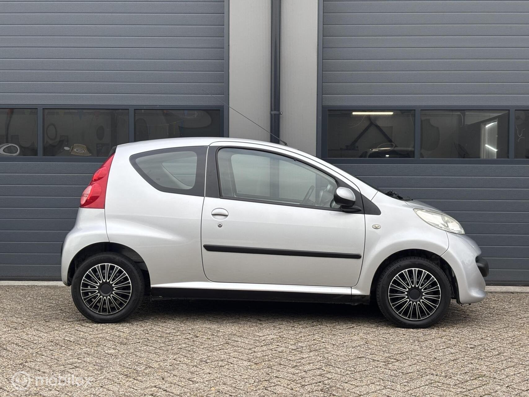 Peugeot 107 1.0-12V XS AUTOMAAT Uitvoering _ Bwj 2008, Auto's, 4 stoelen, 68 pk, Bedrijf, Elektrische ramen