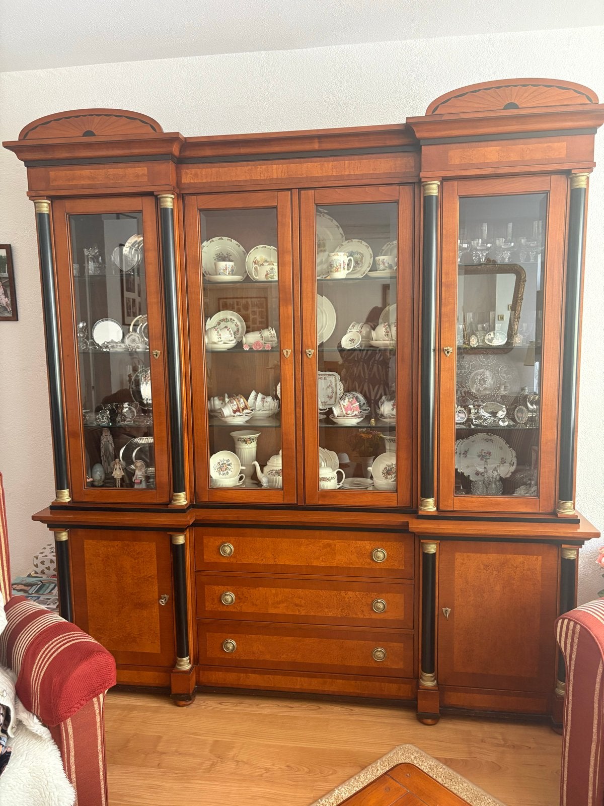 Italiaanse Vitrinekast Notenhout - 202x215 cm, Huis en Inrichting, Ophalen, Gebruikt, 200 cm of meer, Met lade(s)