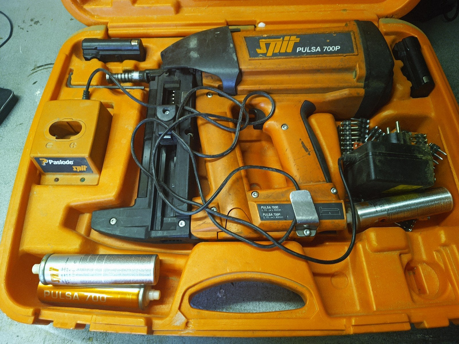 Spit Pulsa 700P tacker in koffer met toebehoren, Ophalen, Gebruikt, Tacker/nietmachine, Overige merken