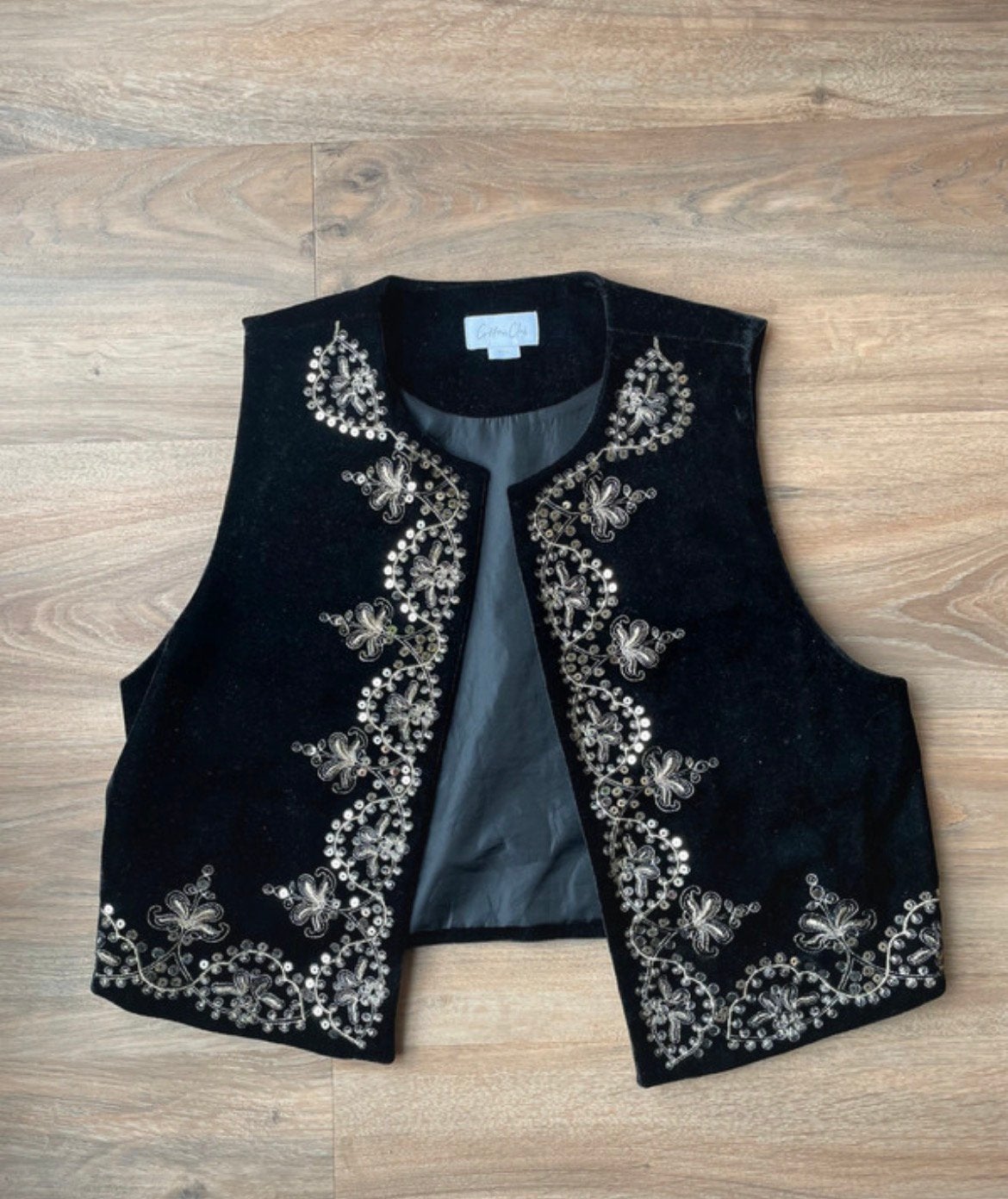 Gilet zwart met goud maat m/l cotton club, Ophalen of Verzenden, Zo goed als nieuw, Maat 38/40 (M), Zwart