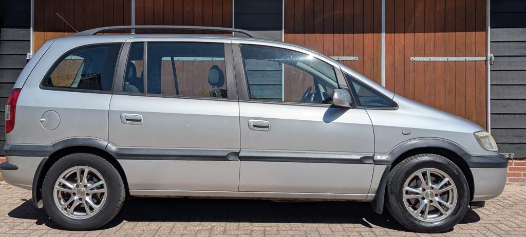Opel Zafira 1.8-16V Elegance | 7 persoons | Nieuwe APK | Tre, Auto's, Gebruikt, 4 cilinders, Origineel Nederlands, Bedrijf