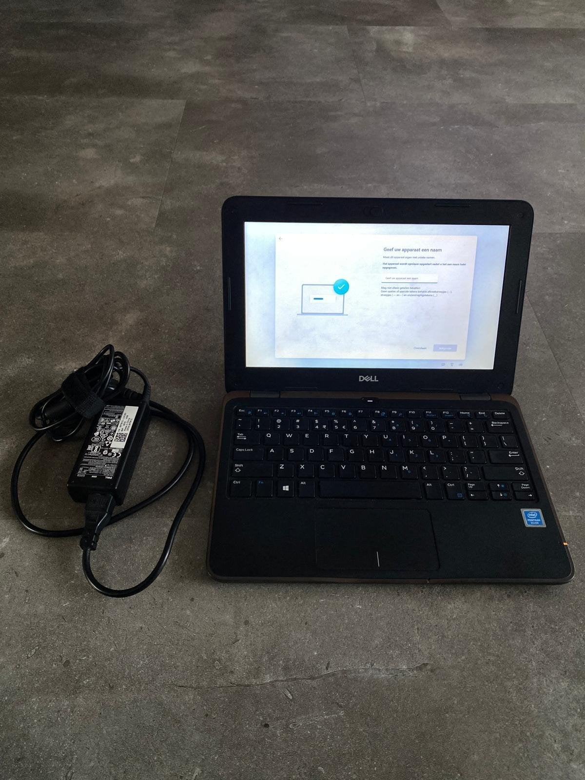 Dell Latitude 3190 Laptop- gebruikt, Computers en Software, Windows Laptops, Ophalen, Gebruikt, 2 tot 3 Ghz, 11 inch