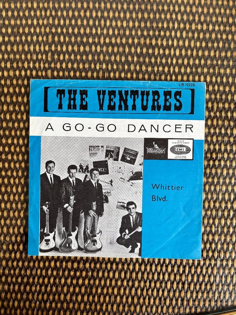 The Ventures - A Go-Go Dancer - ALLEEN HOESJE, Cd's en Dvd's, Ophalen of Verzenden, Gebruikt, Pop