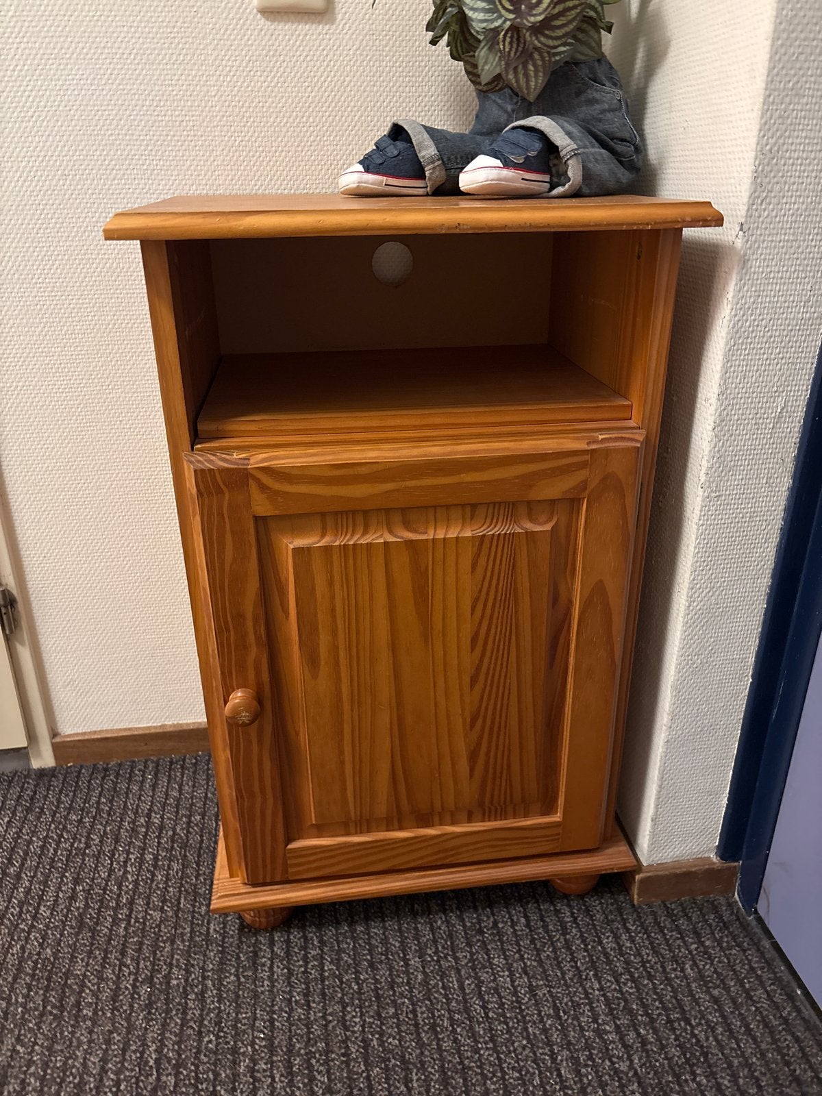 Houten nachtkastje / bijzettafel met opbergruimte, Ophalen, Gebruikt