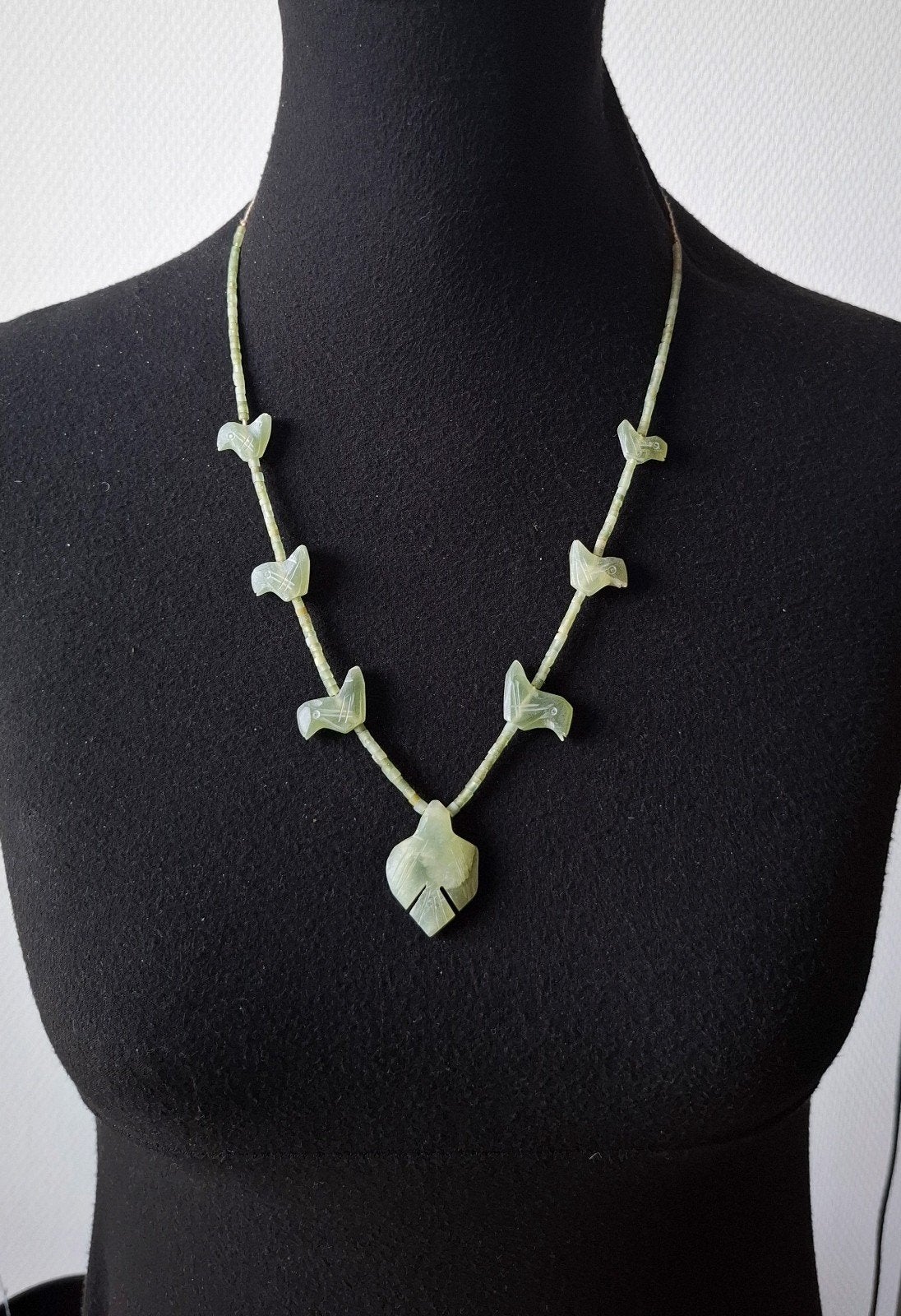 vintage ketting met vogels gemaakt van jade, Ophalen of Verzenden, Groen, Met edelsteen