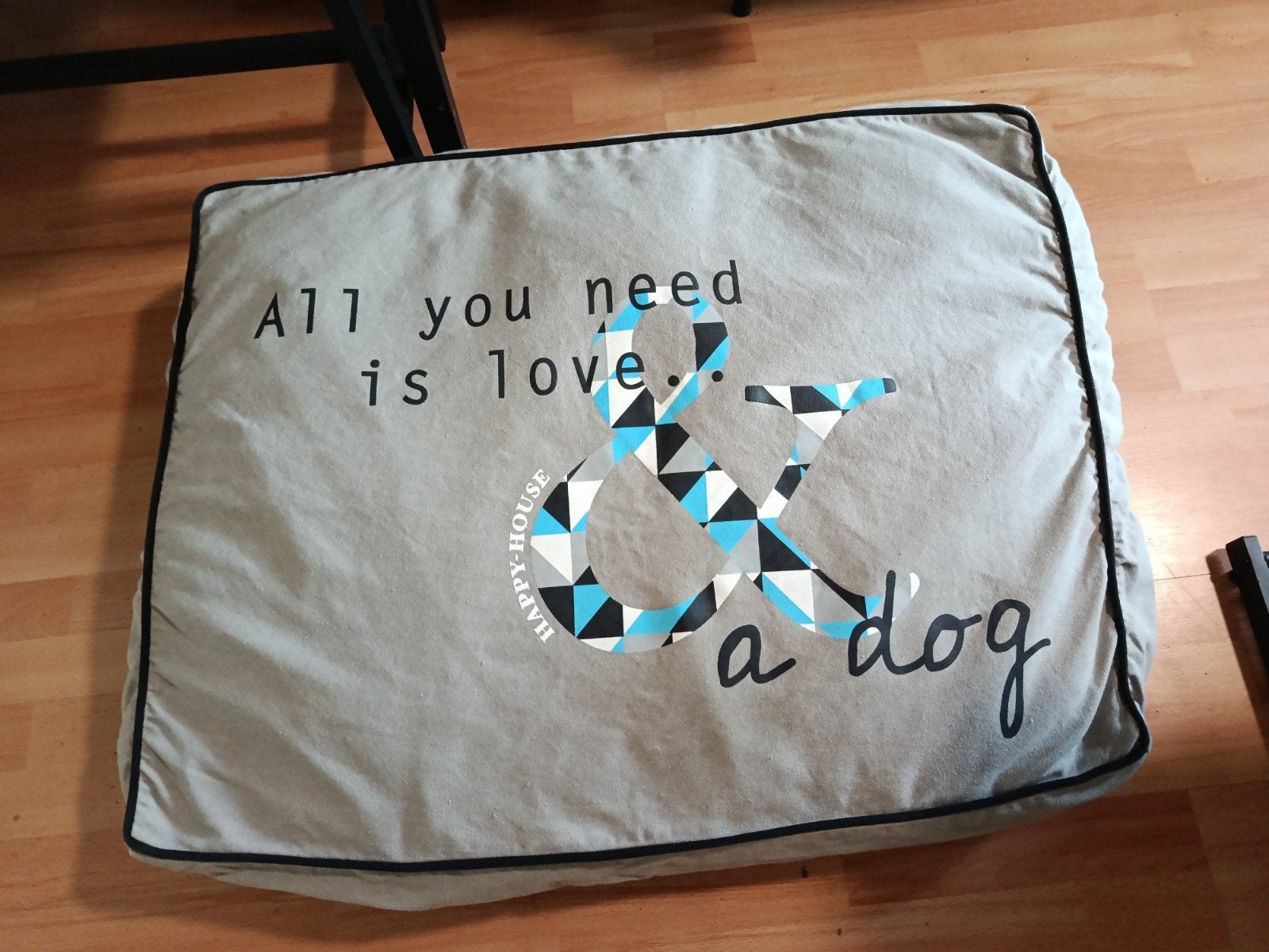 een mooie lichtgrijs hondenkussen, Ophalen of Verzenden, Zo goed als nieuw, Polyester