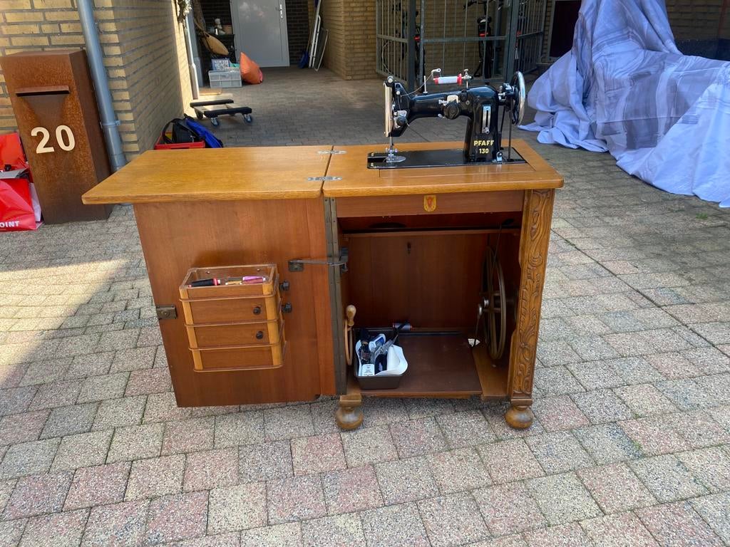 Naaimachine, Ophalen, Zo goed als nieuw, Gas