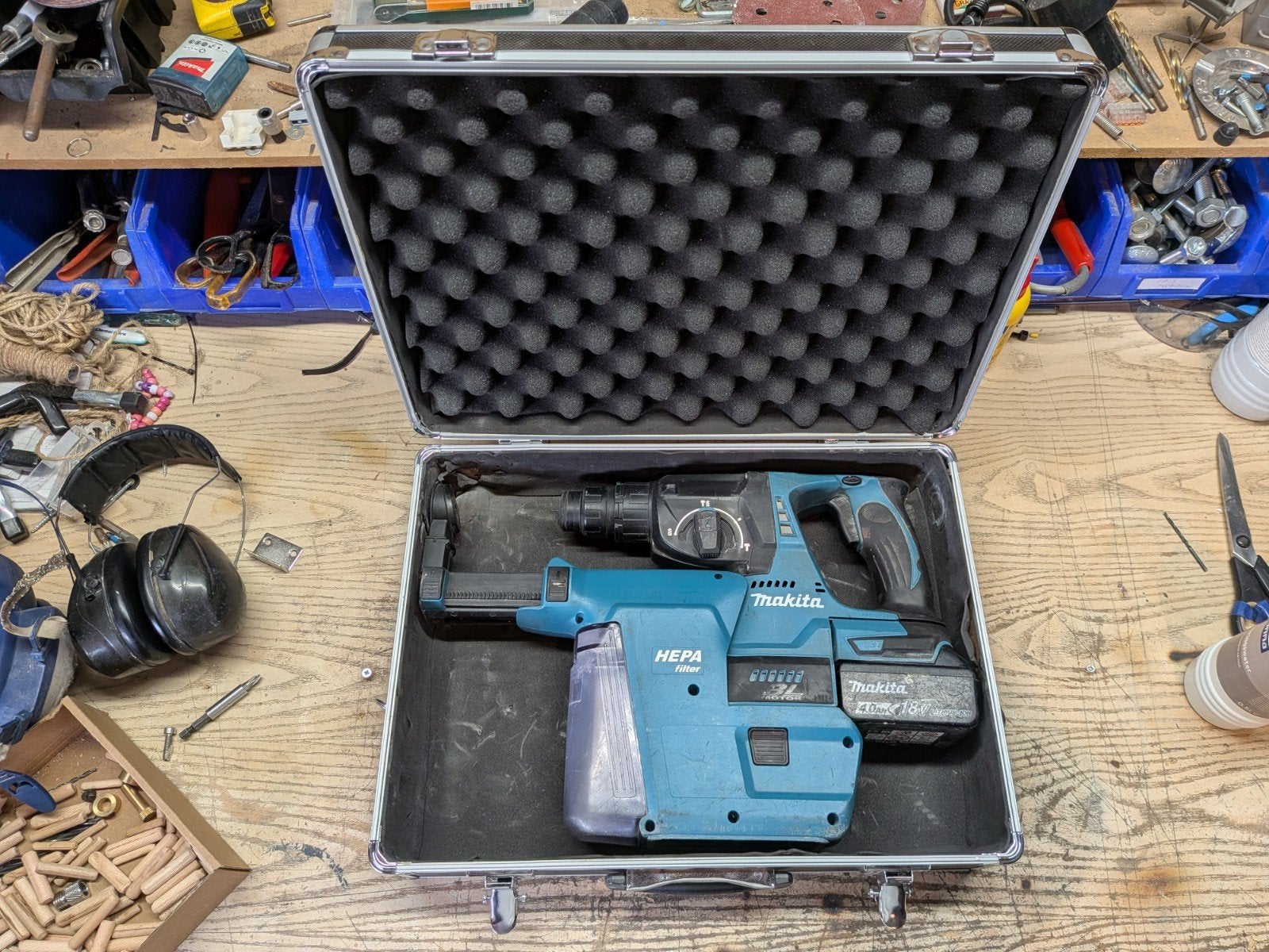 Makita DHR242 combihamer + stofzuiger (incl accu), Doe-het-zelf en Verbouw, Ophalen of Verzenden, Zo goed als nieuw, Boor- en/of Breekhamer