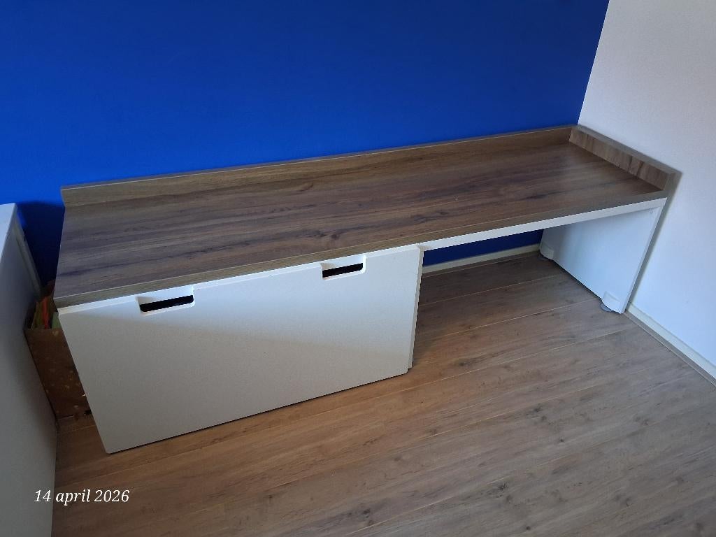 Ikea stuva (smastad) bureau kinder/ speelgoed opberg, Kinderen en Baby's, Kinderkamer | Tafels en Stoelen, Gebruikt, Tafel(s)