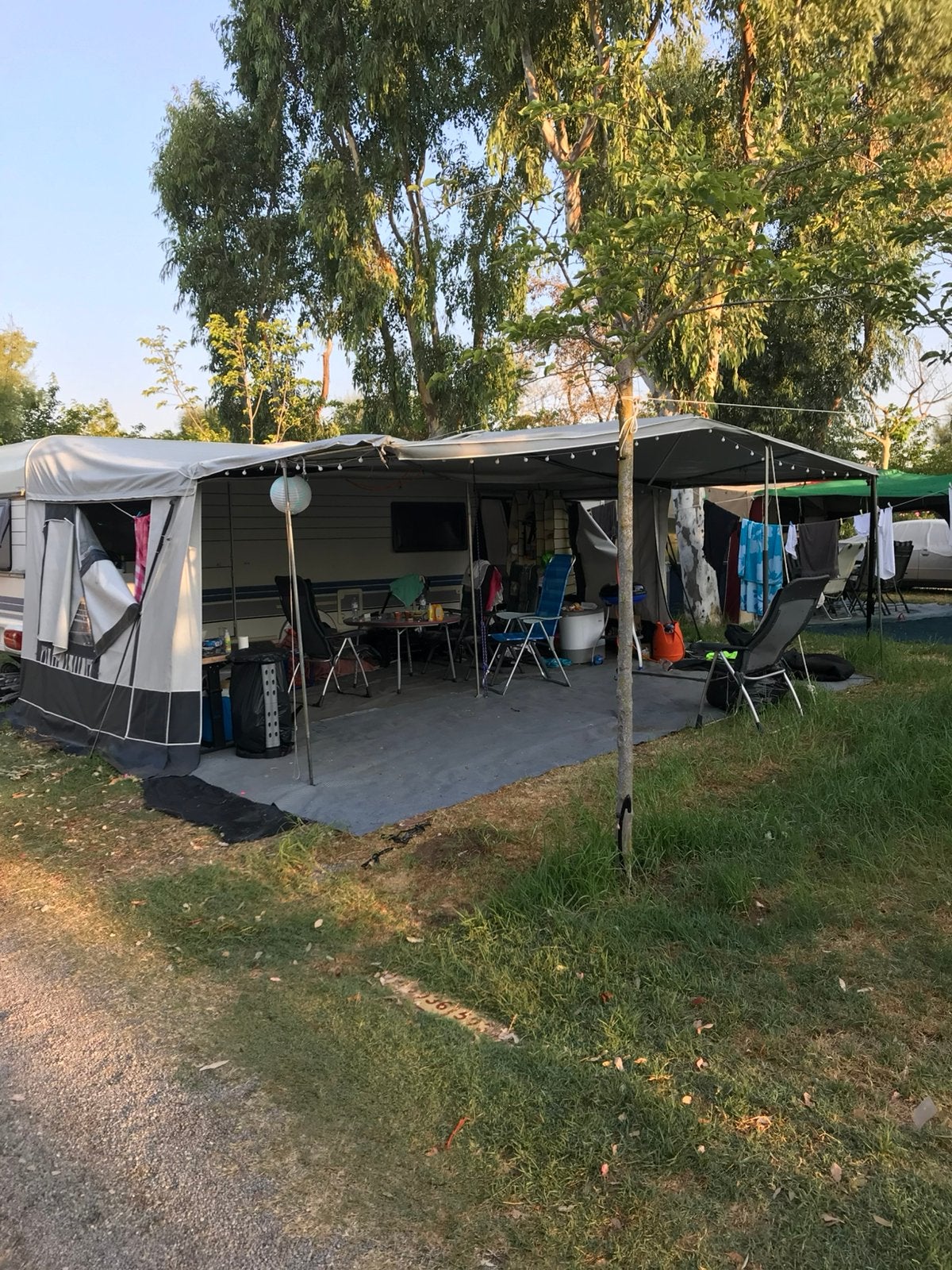 Hobby caravan met airco en vast bed 540ul gestald in spanje!, Vast bed, Rondzit, Hobby, Particulier