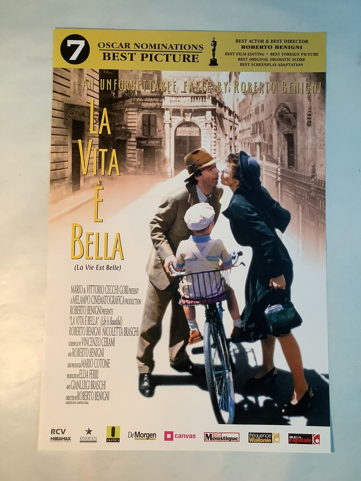 LA VITA E BELA   Filmposter   40-60 cm, Ophalen of Verzenden, Zo goed als nieuw, A1 t/m A3, Film en Tv