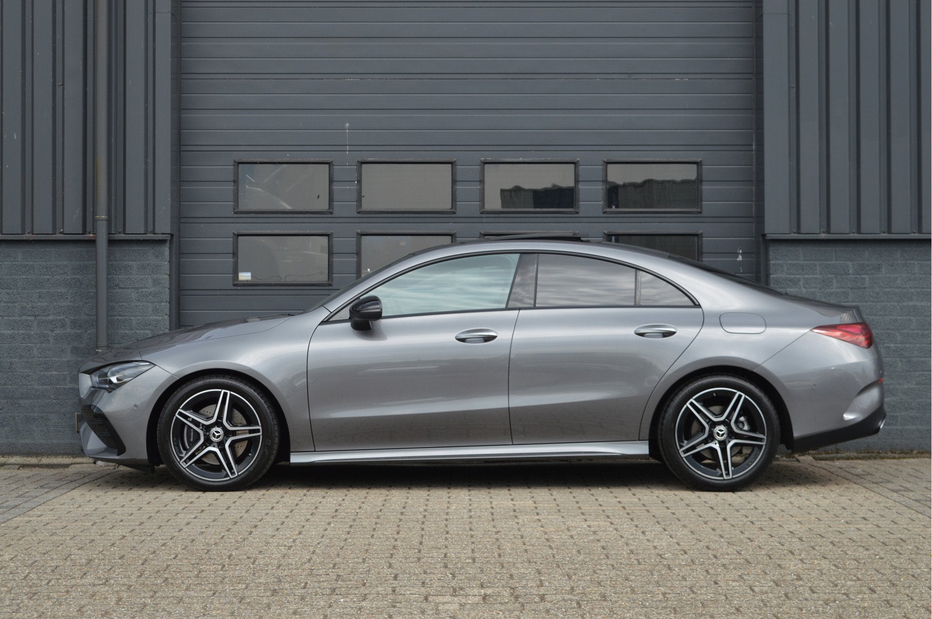Mercedes-Benz CLA-Klasse 200 AMG Line | PANO | SFEERVERLICHT, Auto's, CLA, Gebruikt, 4 cilinders, Met garantie (alle)