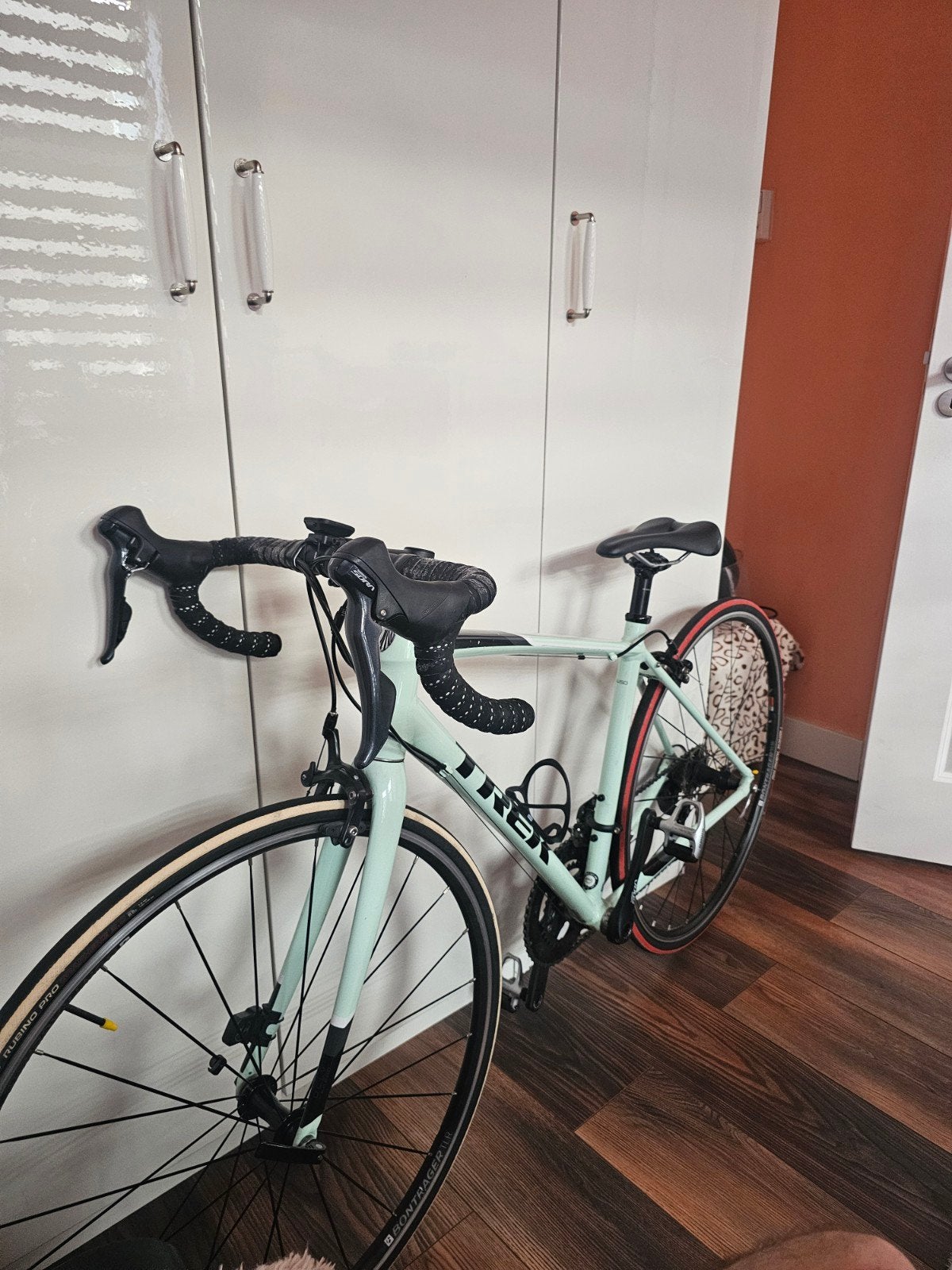 Trek Domane AL 3 (WSD) – Maat 47 cm – Mintgroen, Fietsen en Brommers, 28 inch, Aluminium, Minder dan 49 cm, Zo goed als nieuw