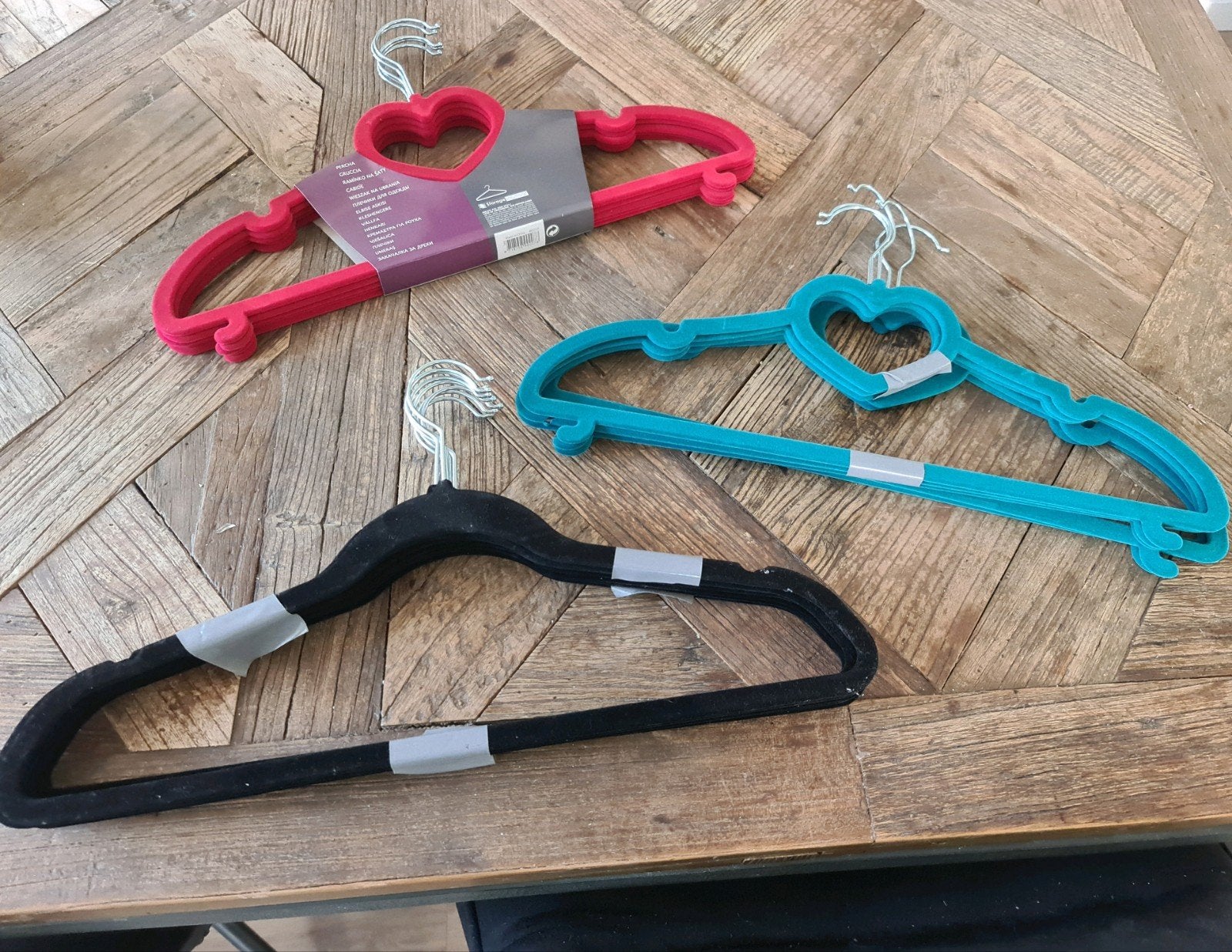 Diverse kledinghangers - Zwart, roze, turquoise nieuw, Kleding | Dames, Kledinghangers, Ophalen of Verzenden, Nieuw, Fluweel, Volwassenen