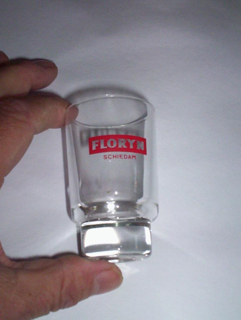 borrelglaasje floryn (vlgnr 1) schiedam, Ophalen of Verzenden, Zo goed als nieuw, Borrel- of Shotglas