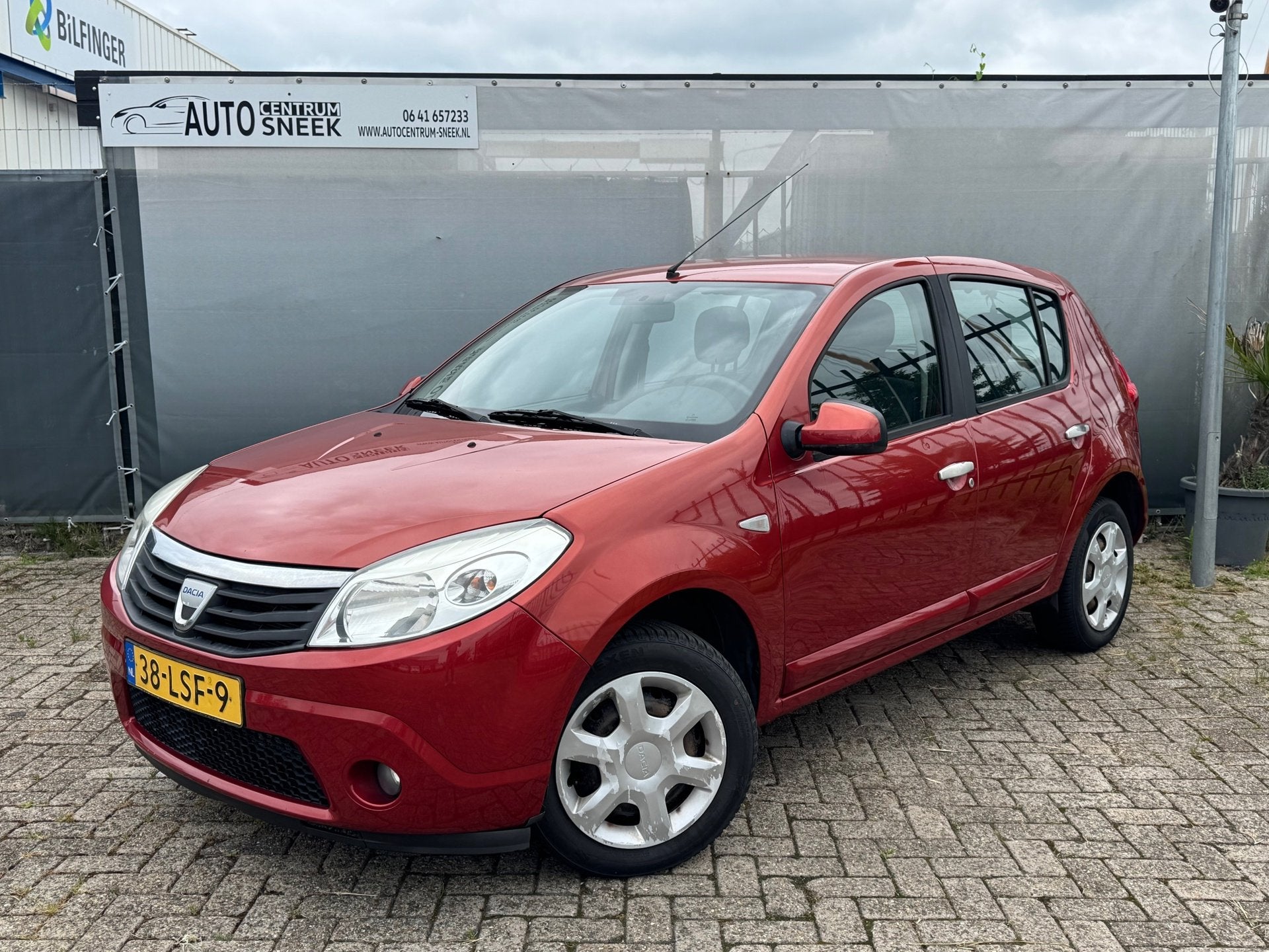 Dacia Sandero 1.6 Lauréate - NWE APK - Airco - Sensoren, Auto's, Voorwielaandrijving, Stof, 4 cilinders, Bedrijf