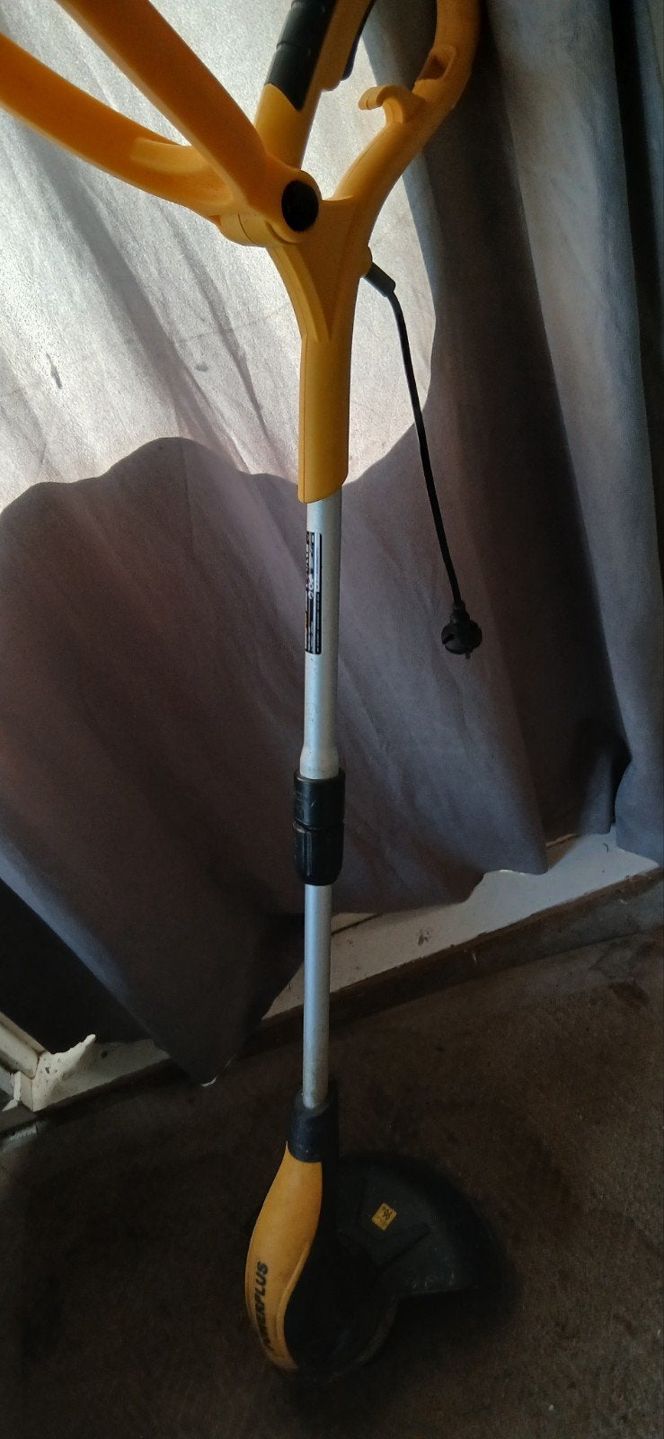 Elektrische grastrimmer Powerplus, Ophalen, Cirkelmaaier, Gebruikt, Elektrische grasmaaier