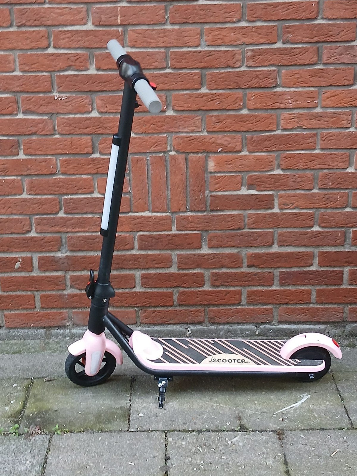 Roze elektrische step met LED verlichting, Ophalen, Gebruikt, Elektrische step (E-scooter), Onbekend