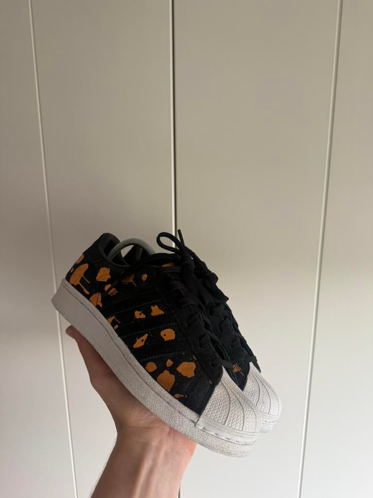 Adidas Superstar Black Copper Metallic Suede - Maat 37 1/3, Ophalen of Verzenden, Zo goed als nieuw, Zwart, Sneakers of Gympen