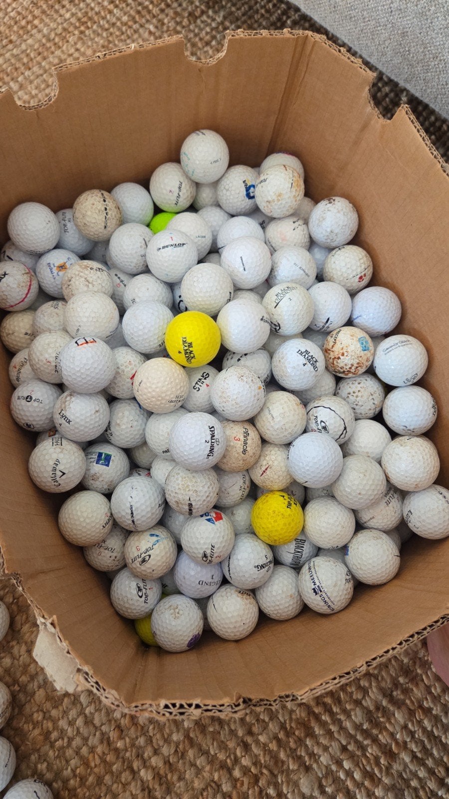 Grote doos met gebruikte golfballen van diverse merken, Sport en Fitness, Golf, Ophalen, Gebruikt, Bal(len), Callaway
