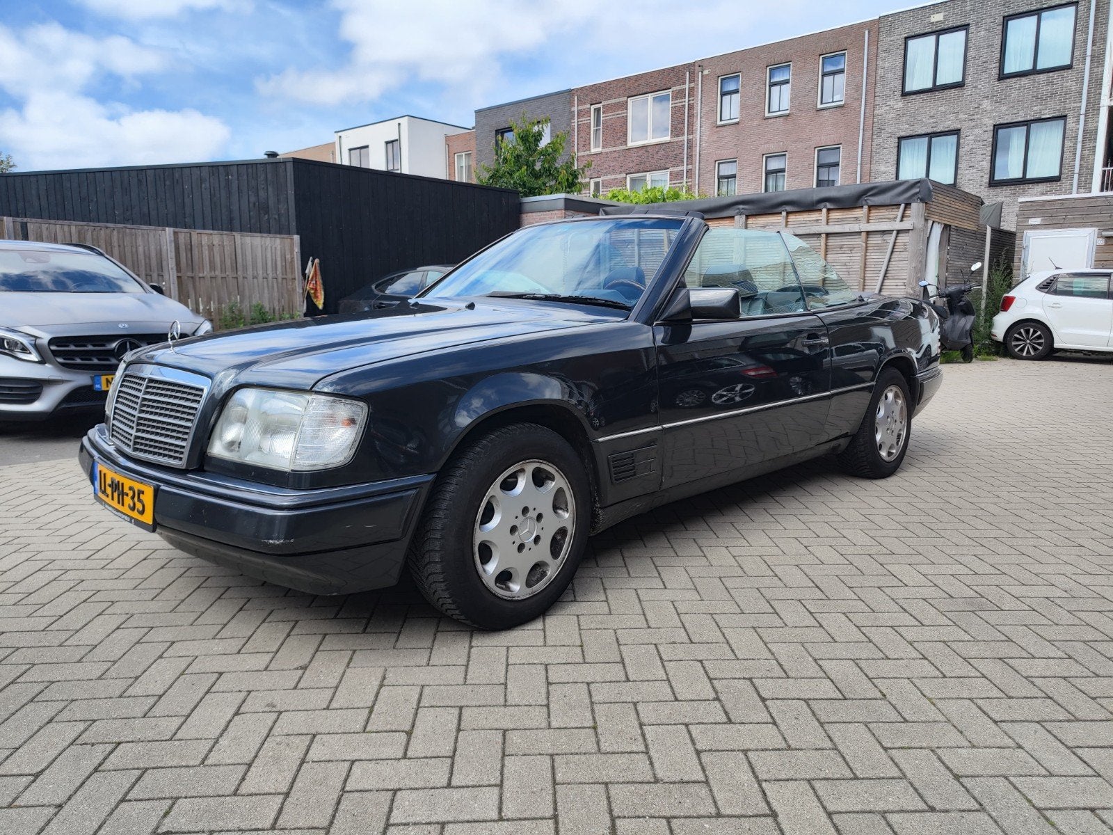 Mercedes-Benz E-Klasse 2.2 E220 Cabriolet AUT 1995 Zwart, Automaat, Achterwielaandrijving, Cabriolet, Zwart