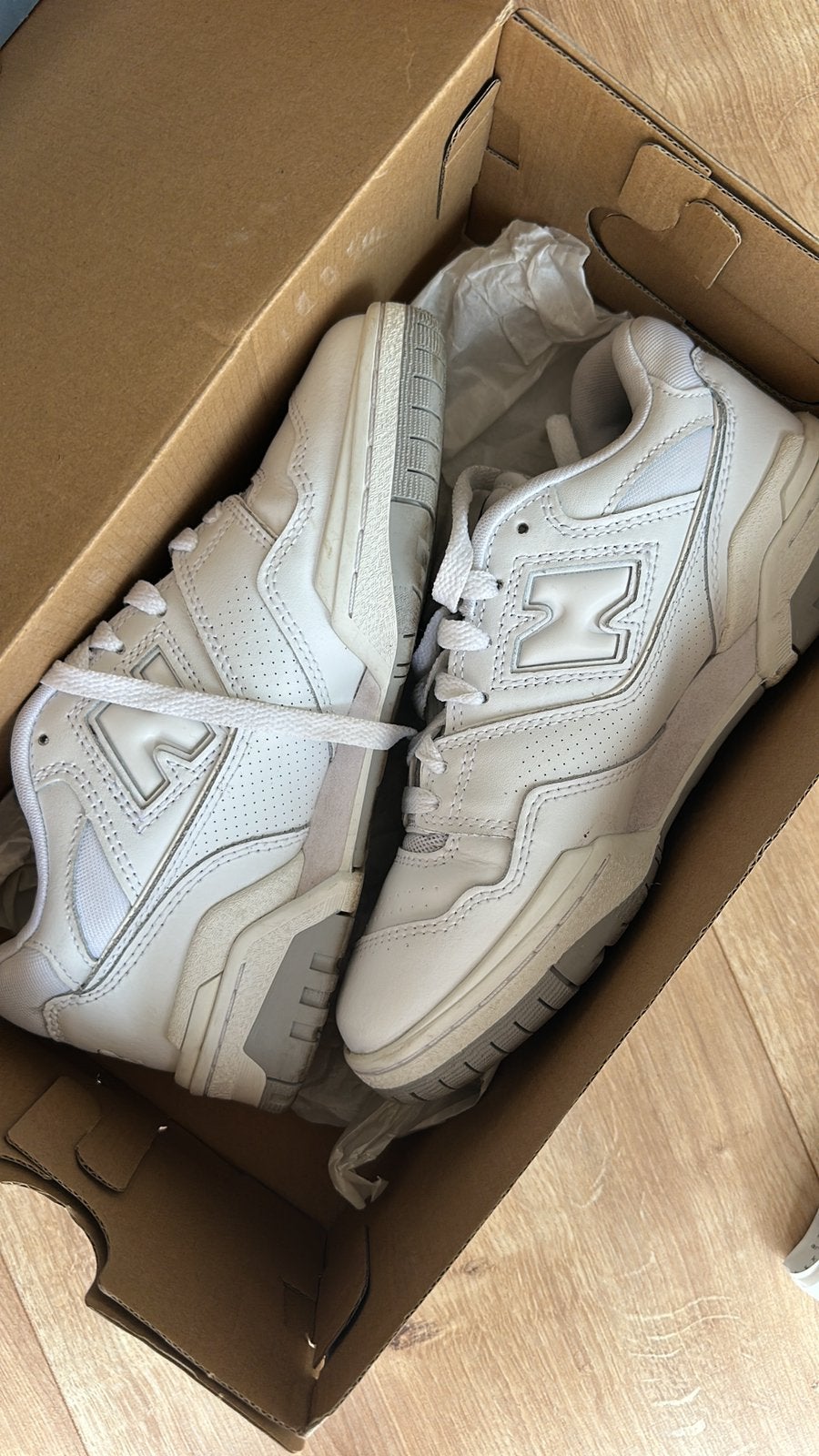 Gloednieuwe New Balance 550 - white/grey maat 37, Wit, Nieuw, Ophalen of Verzenden, Sneakers of Gympen