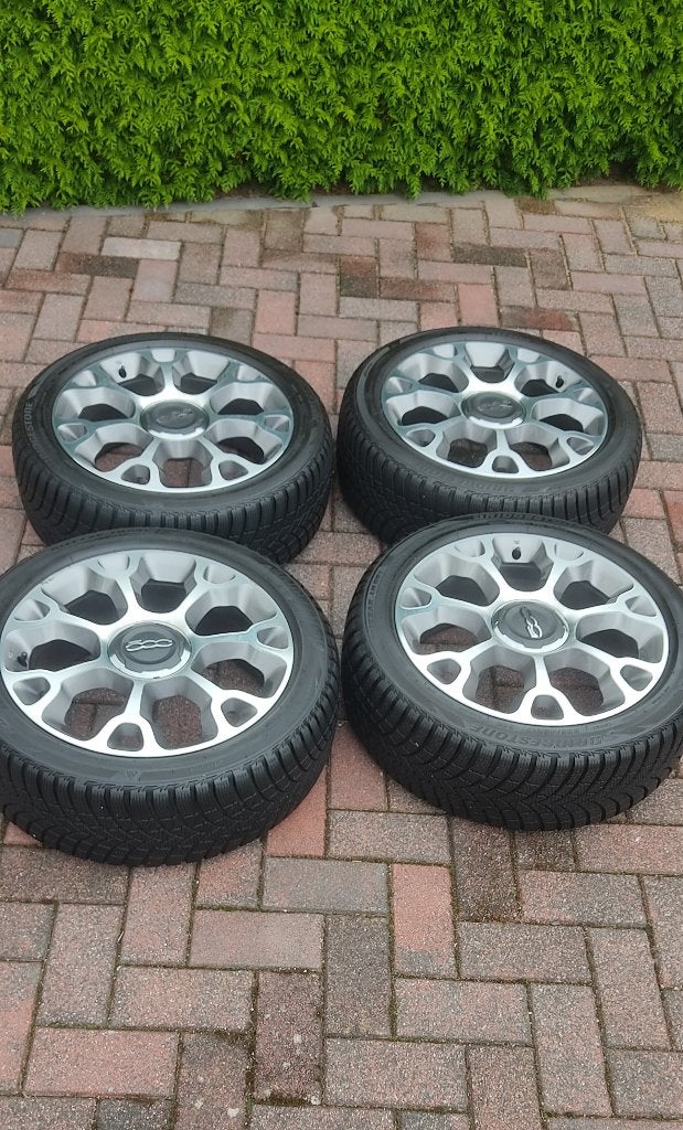 Fiat 500 L , Fiat 500 L Trekking, Winterbanden set 225-45-17, Ophalen, Gebruikt, Fiat