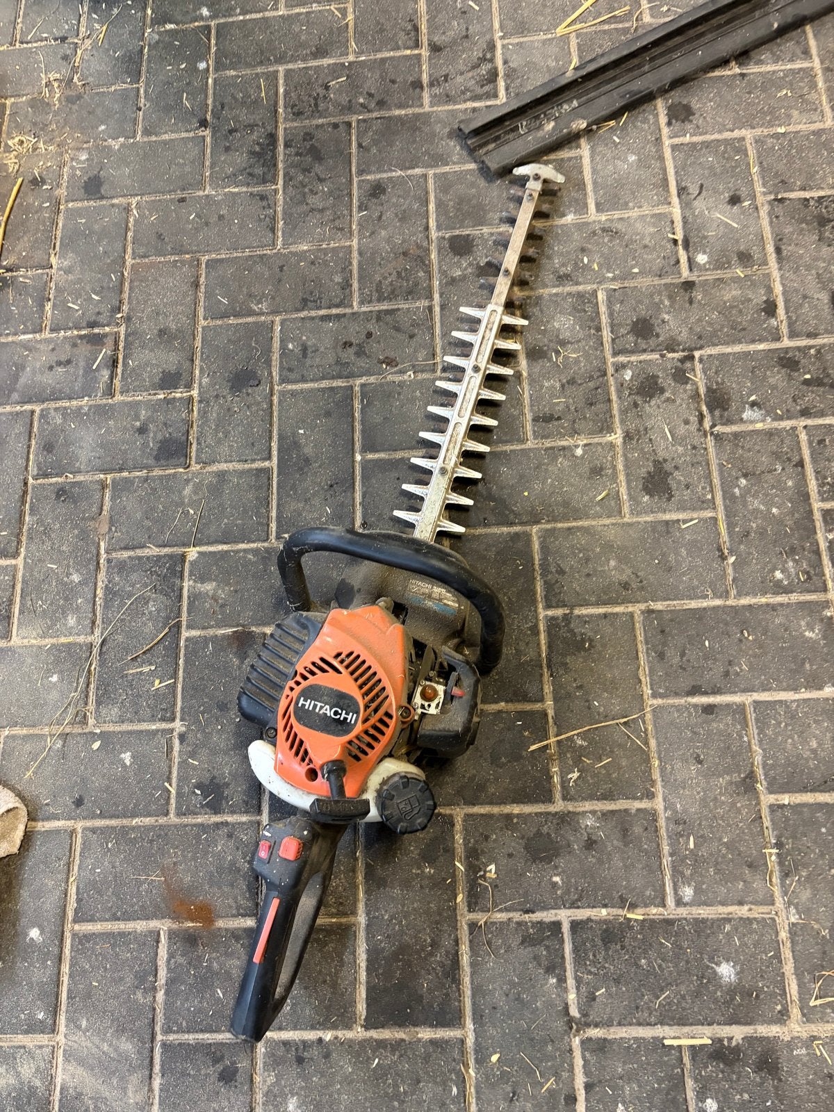 Hitachi Heggenschaar - Niet werkzaam (voor onderdelen), Ophalen, Gebruikt, Benzine