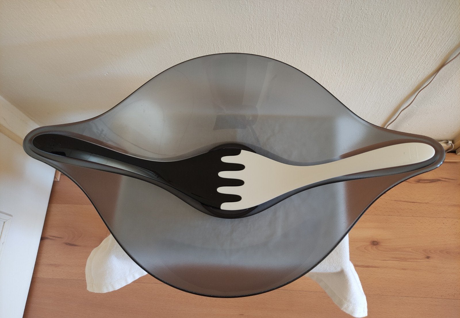 Nieuwe salade schaal 'Koziol leaf XL' doorzichtig antraciet, Huis en Inrichting, Overige typen, Kunststof, Nieuw, Ophalen of Verzenden