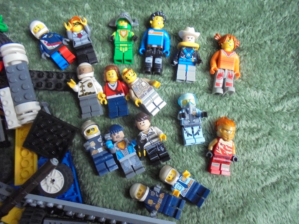Foto 3 van mooie partij losse lego met poppetjes
