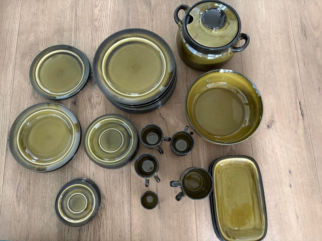 Vintage Aardewerk Servies - Olijfgroen, Antiek en Kunst, Ophalen