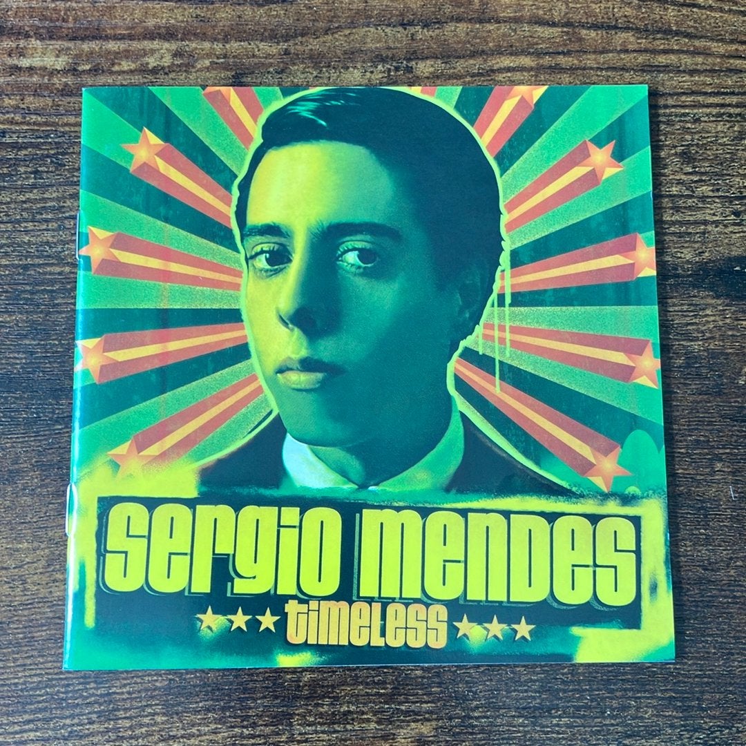 CD Sergio Mendes - Timeless, Samba, Inclusief doosje, Ophalen of Verzenden, Zo goed als nieuw