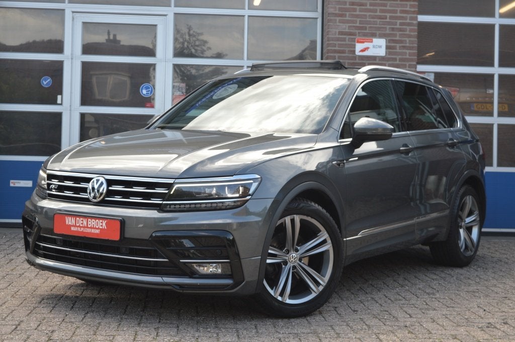 Volkswagen Tiguan 1.5 TSI R-Line | AUT - PANODAK - DYNAUDIO, Auto's, Dealer onderhouden, Euro 6, 4 cilinders, 150 pk