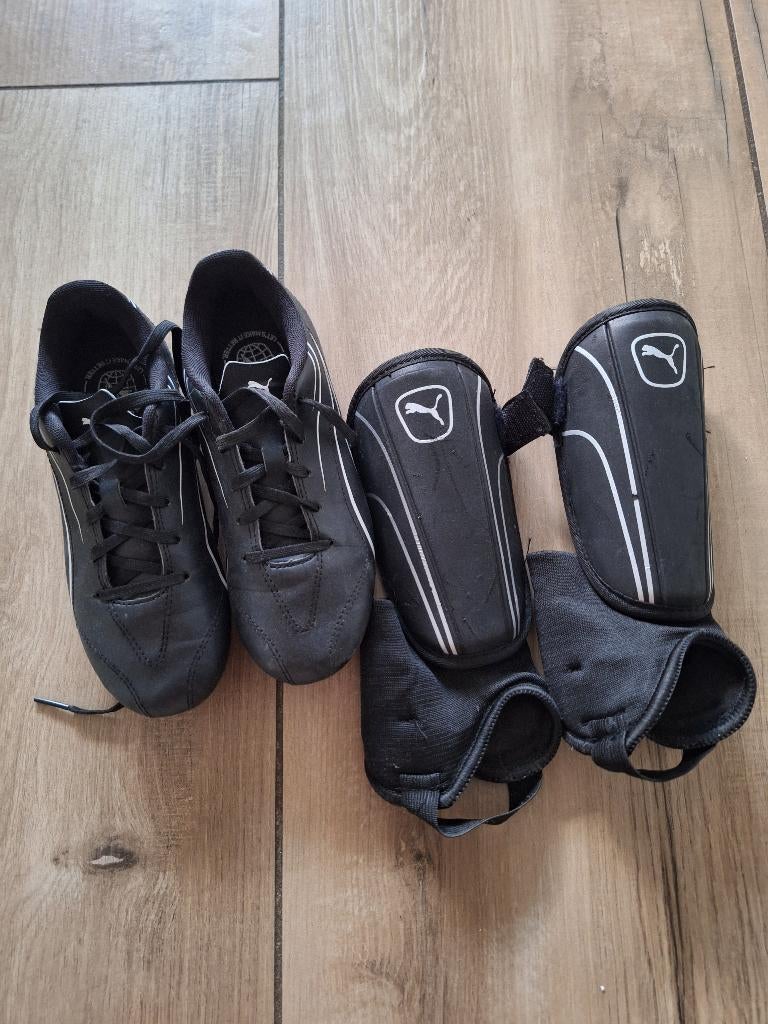 Puma voetbalschoenen mt 33 en scheenbeschermers, Ophalen, Maat XS of kleiner, Schoenen, Zo goed als nieuw