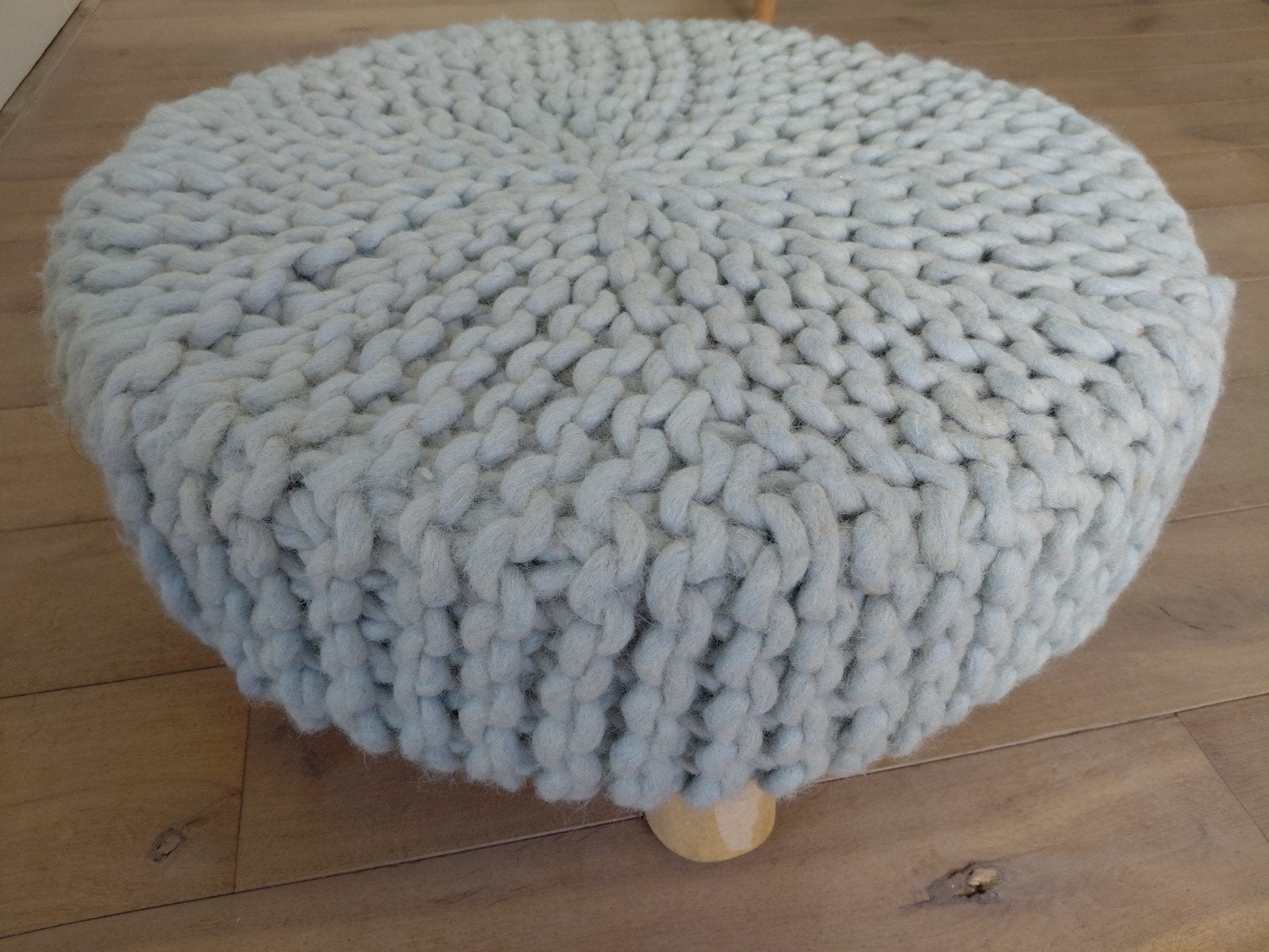 Lichtblauw bijzettafeltje/kruk/poef, Ophalen, Gebruikt, 50 tot 75 cm, 50 tot 75 cm