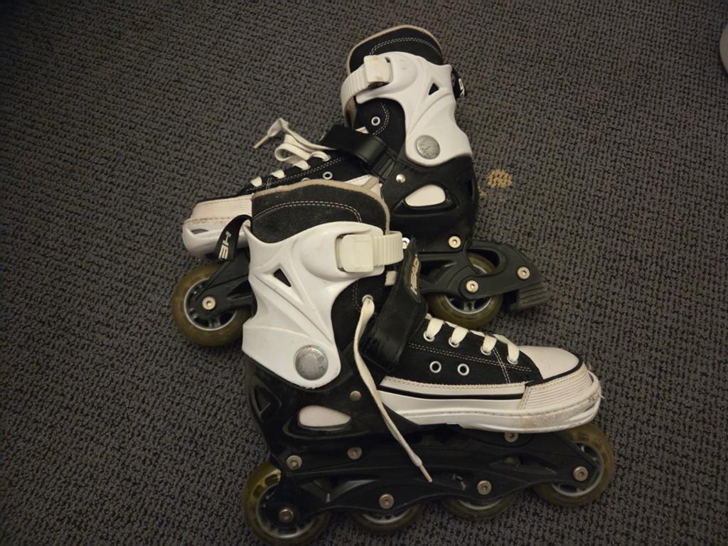 Skeelers met bescherming, Overige merken, Kinderen, Ophalen of Verzenden, Inline skates 4 wielen