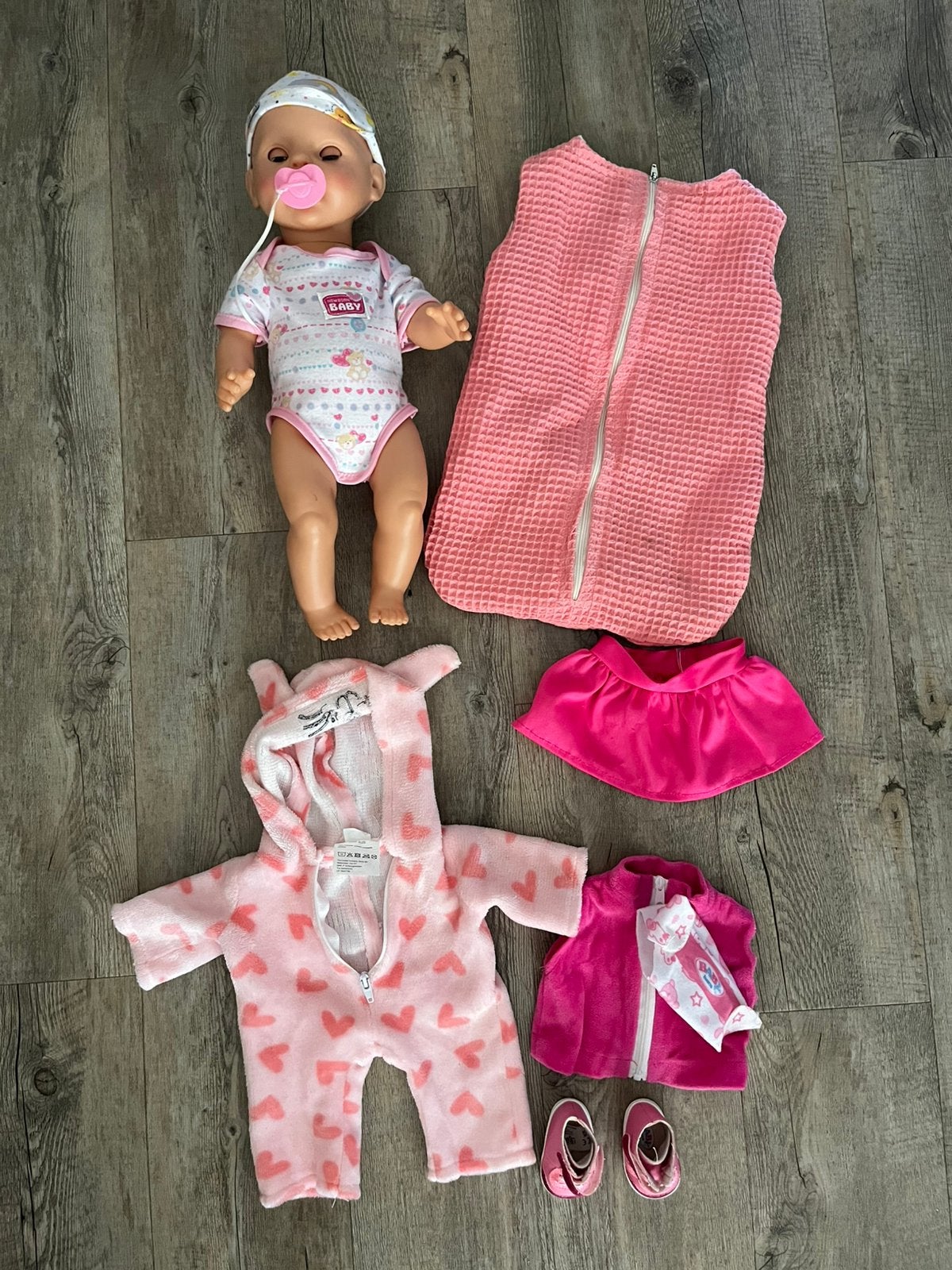 New born baby pop 43 cm met accecoires, Ophalen of Verzenden, Zo goed als nieuw, Babypop