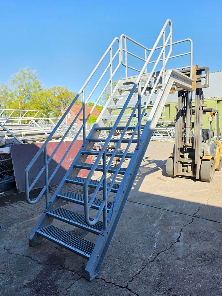 Stalen trap met bordes gegalv. Hoog 2,6 mtr. Nor073, Ophalen, 2 tot 4 meter