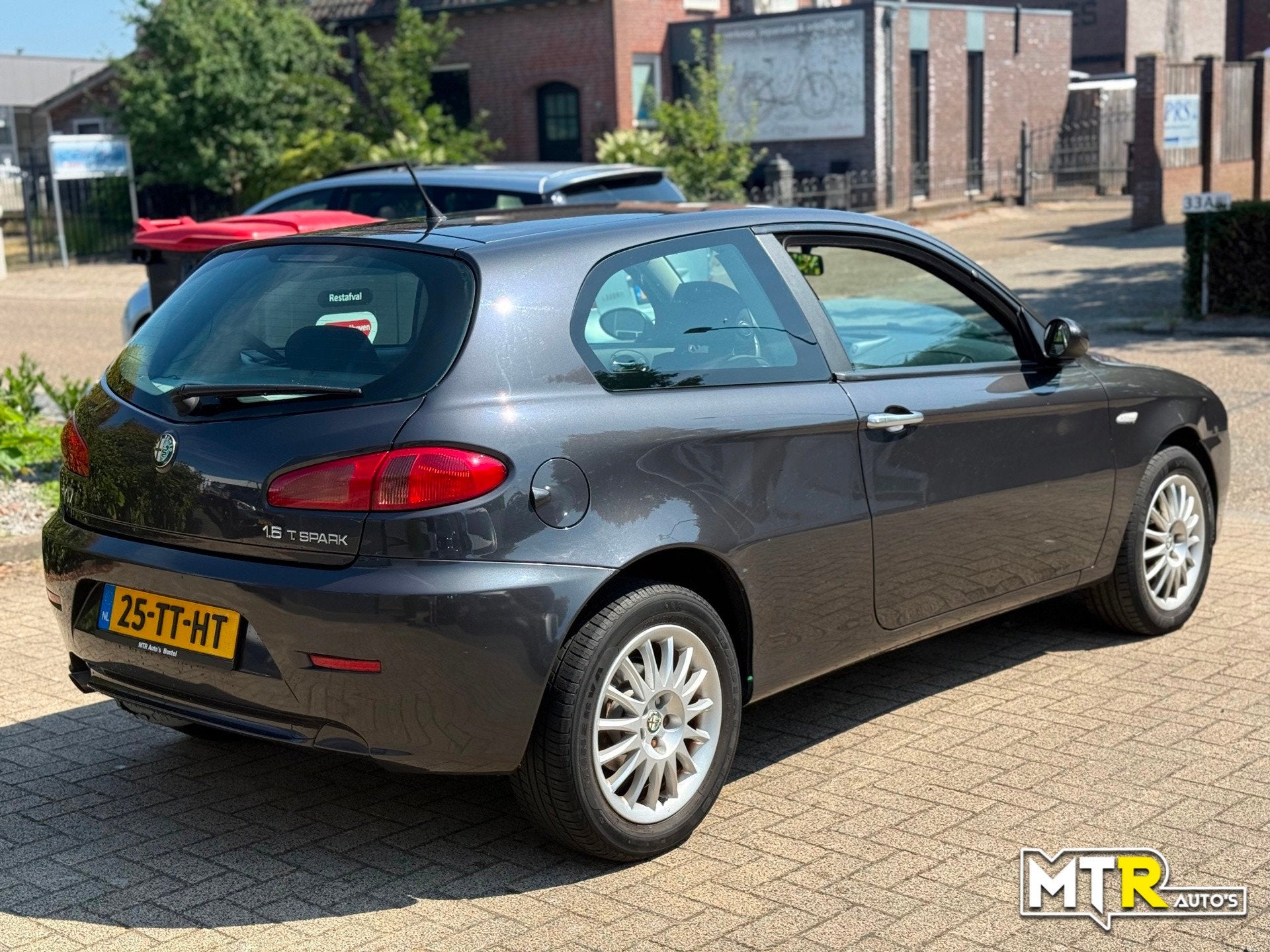 Alfa Romeo 147 1.6 T.Spark Progression 2e EIG|NAP|APK, Voorwielaandrijving, Stof, Gebruikt, Zwart