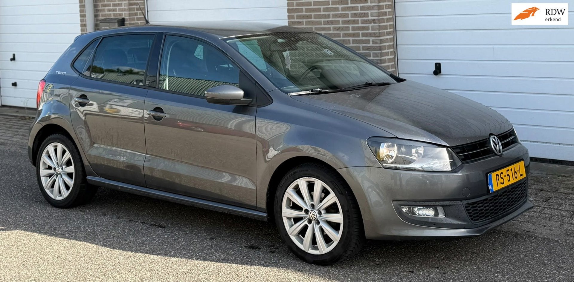 Volkswagen Polo 1.4-16V TEAM| AIRCO| CRUISE | NAVI, Auto's, Voorwielaandrijving, 86 pk, Zwart, 4 cilinders