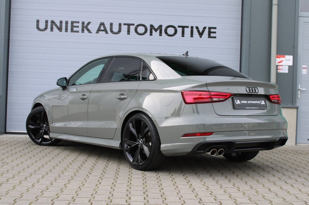 Audi A3 Limousine 35 TFSI CoD S EDITION | S LINE | S TRONIC, Auto's, Audi, Zwart, 150 pk, Leder en Stof, Bedrijf
